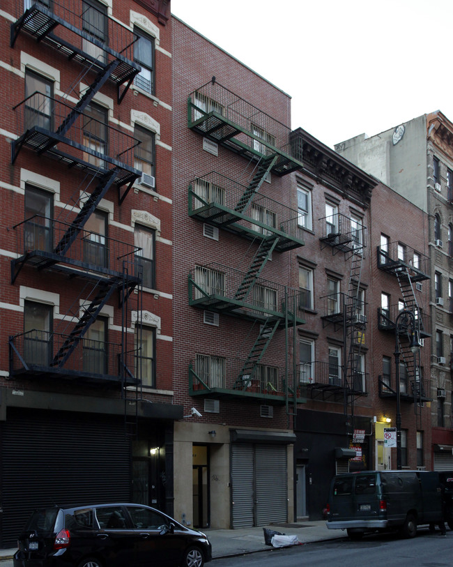 54 1/2 Ludlow St in New York, NY - Building Photo - Building Photo