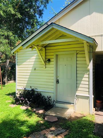 518 W Sycamore St in Denton, TX - Building Photo