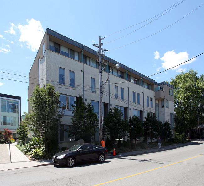 117-127 Dupont St in Toronto, ON - Building Photo - Building Photo