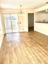 8463 De Soto Ave, Unit 6 in Los Angeles, CA - Foto de edificio - Building Photo