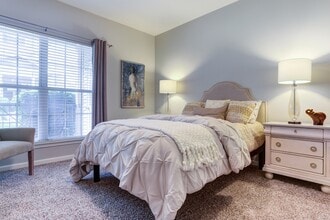 Dwell at Naperville in Naperville, IL - Foto de edificio - Building Photo