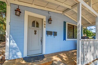 704 Franklin Blvd in Austin, TX - Building Photo - Building Photo