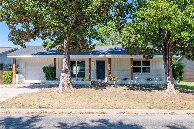 property at 809 E Centennial St