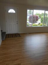 386 30th Ave SE in Albany, OR - Building Photo - Building Photo