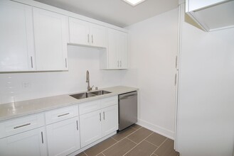 2425 E 5th St in Long Beach, CA - Building Photo - Building Photo