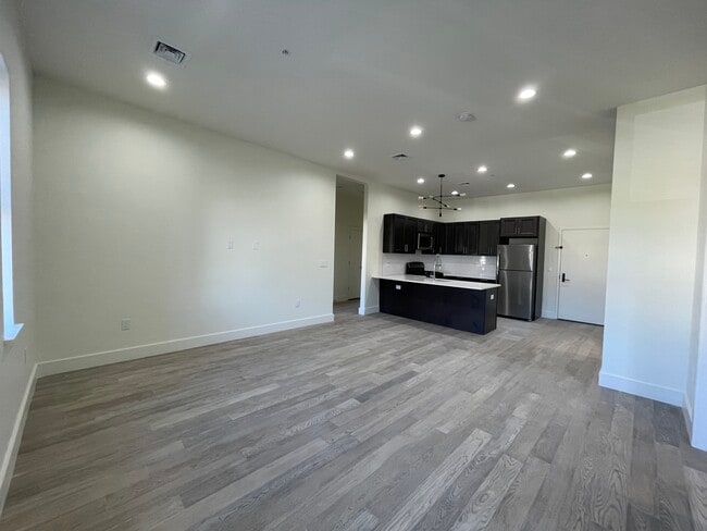 604 Bloomfield in Bloomfield, NJ - Foto de edificio - Building Photo