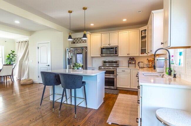 8 Colleen Cir in Hooksett, NH - Building Photo - Building Photo
