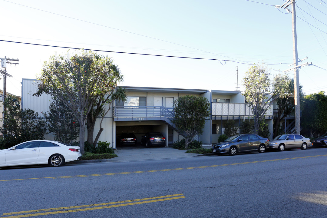 11680 Ohio Ave in Los Angeles, CA - Building Photo