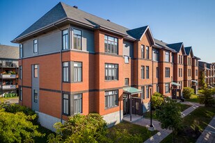 480 Mousseau-Vermette Av in Dorval, QC - Building Photo