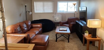 451 Golden Cir, Unit 112 - Bedroom 1 in Golden, CO - Building Photo - Building Photo