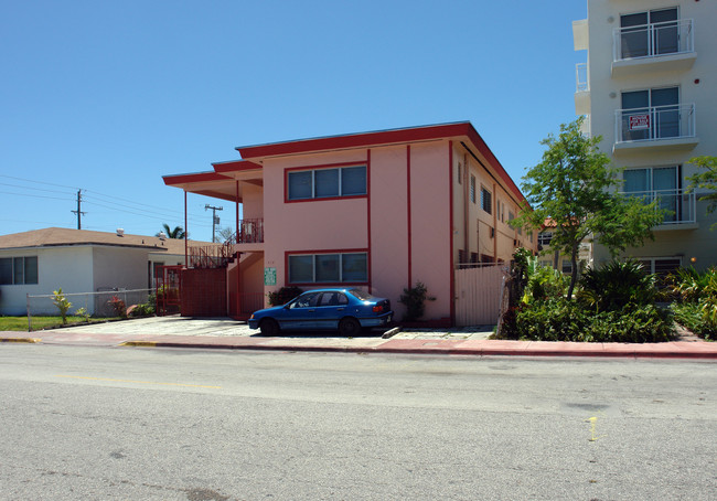 618 85th St in Miami Beach, FL - Foto de edificio - Building Photo