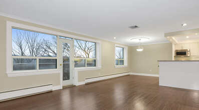 10 Lamport Ave in Toronto, ON - Building Photo - Building Photo