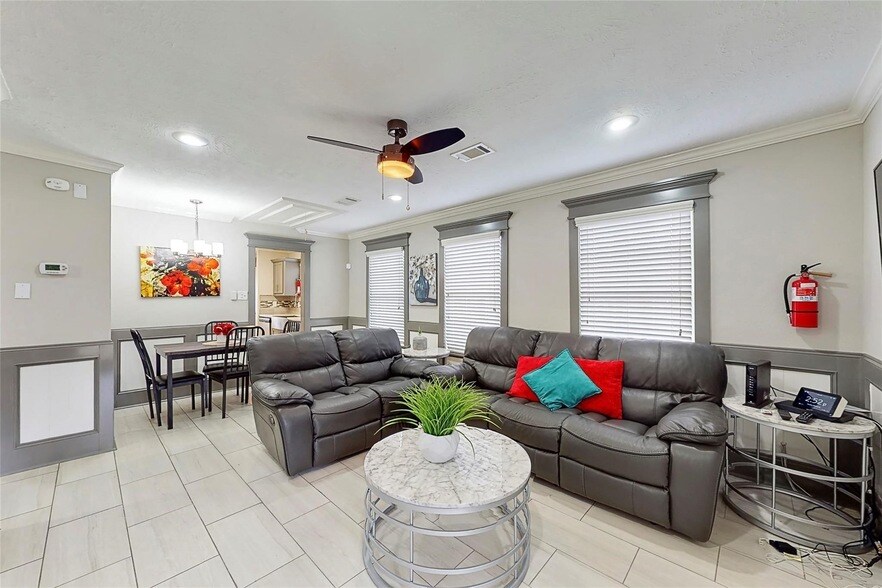 7825 Cook Rd in Houston, TX - Building Photo