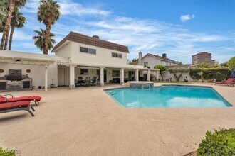 2100 Westlund Dr in Las Vegas, NV - Building Photo - Building Photo