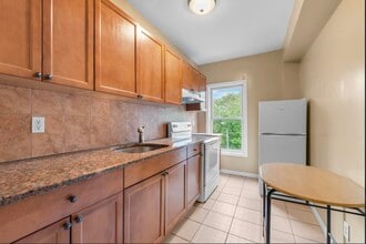 812 Grand St in Jersey City, NJ - Building Photo - Building Photo
