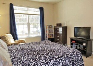 206 Monticello Ct in Smithfield, VA - Building Photo - Building Photo