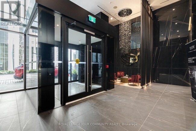11-4211 Yorkville Ave in Toronto, ON - Building Photo - Building Photo