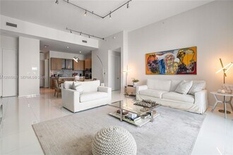 900 Brickell Key Blvd, Unit 3002 in Miami, FL - Building Photo - Building Photo