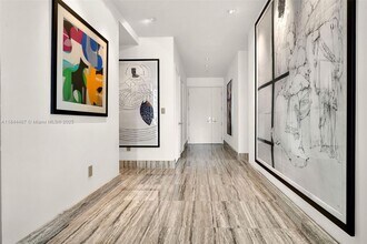 901 Brickell Key Blvd in Miami, FL - Building Photo - Building Photo