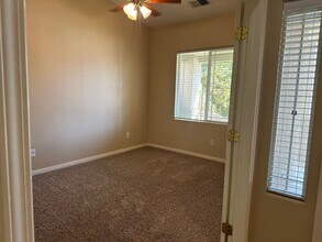 11710 Stratosphere Ave in Bakersfield, CA - Building Photo - Building Photo