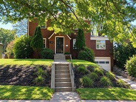 218 Jackson Cir in Pittsburgh, PA - Building Photo