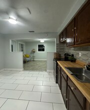 711 E 129th Ave in Tampa, FL - Building Photo - Building Photo