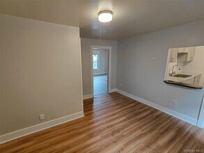 87 W Pierpont St in Kingston, NY - Building Photo - Building Photo
