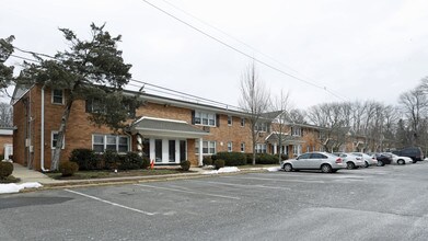 Navesink Cove Condominiums in Atlantic Highlands, NJ - Foto de edificio - Building Photo