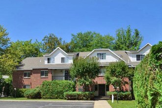 Carpenter Village Apartments in Altamont, NY - Foto de edificio - Building Photo