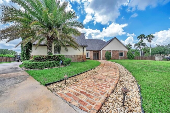 4920 SW 170th Ave in Southwest Ranches, FL - Building Photo - Building Photo