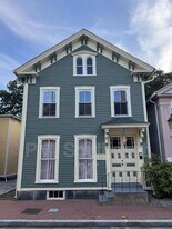 32 Starr St in New London, CT - Building Photo