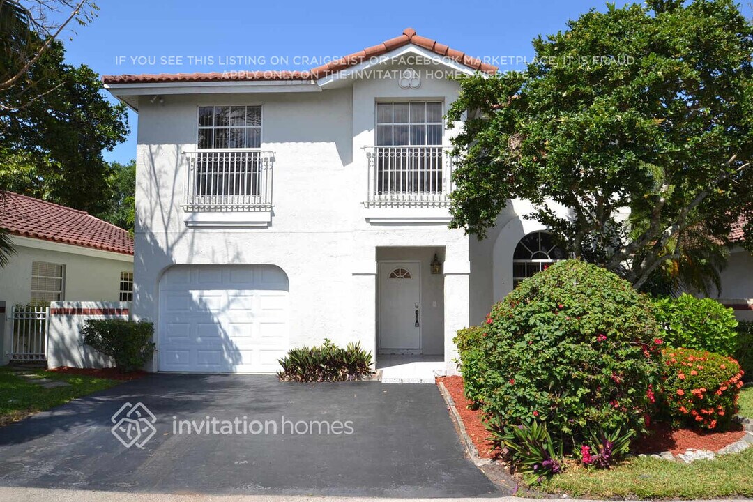 1252 Willow Dr in Weston, FL - Building Photo
