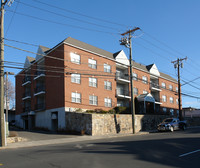 501 W Main St in Stamford, CT - Building Photo - Building Photo