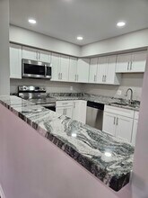 37 Stonehenge Cir, Unit 3 in Pikesville, MD - Foto de edificio - Building Photo