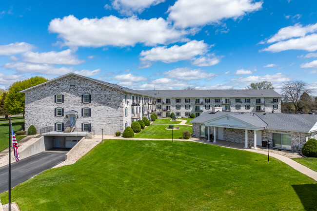 Embassy Condominiums in West Bend, WI - Building Photo - Building Photo