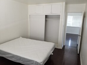 14811 Vanowen St in Los Angeles, CA - Building Photo - Building Photo
