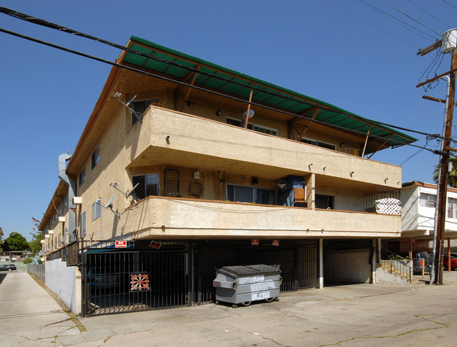 210 S Commonwealth Ave in Los Angeles, CA - Building Photo - Building Photo