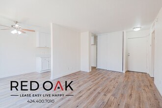 17830 Sherman Way in Los Angeles, CA - Building Photo - Building Photo