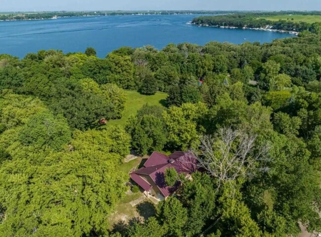 property at 5104 Lake Shore Dr