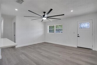 4104 W Wisconsin Ave in Tampa, FL - Building Photo - Building Photo