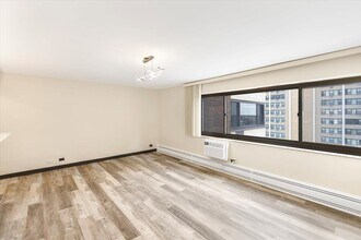 7337 S South Shore Dr, Unit 1126-1 in Chicago, IL - Building Photo - Building Photo