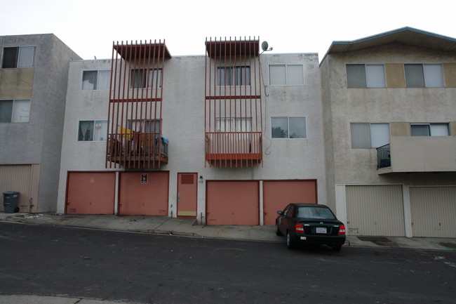 392 Susie Way in South San Francisco, CA - Foto de edificio - Building Photo