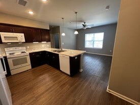 Scenic Meadows in Springfield, MO - Building Photo