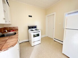 33 Paddock St in Saint John, NB - Building Photo