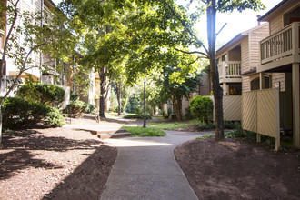 Princeton Circle West Apartments in Lynchburg, VA - Foto de edificio - Building Photo