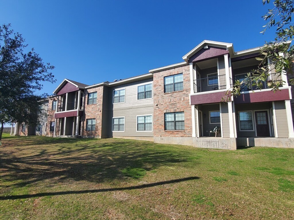 Crestview Place Apartments in Decatur, TX