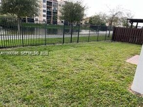 10020 NW 10th St in Miami, FL - Building Photo - Building Photo