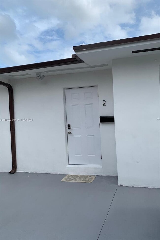 2829 SW 32nd Ct in Miami, FL - Building Photo - Building Photo