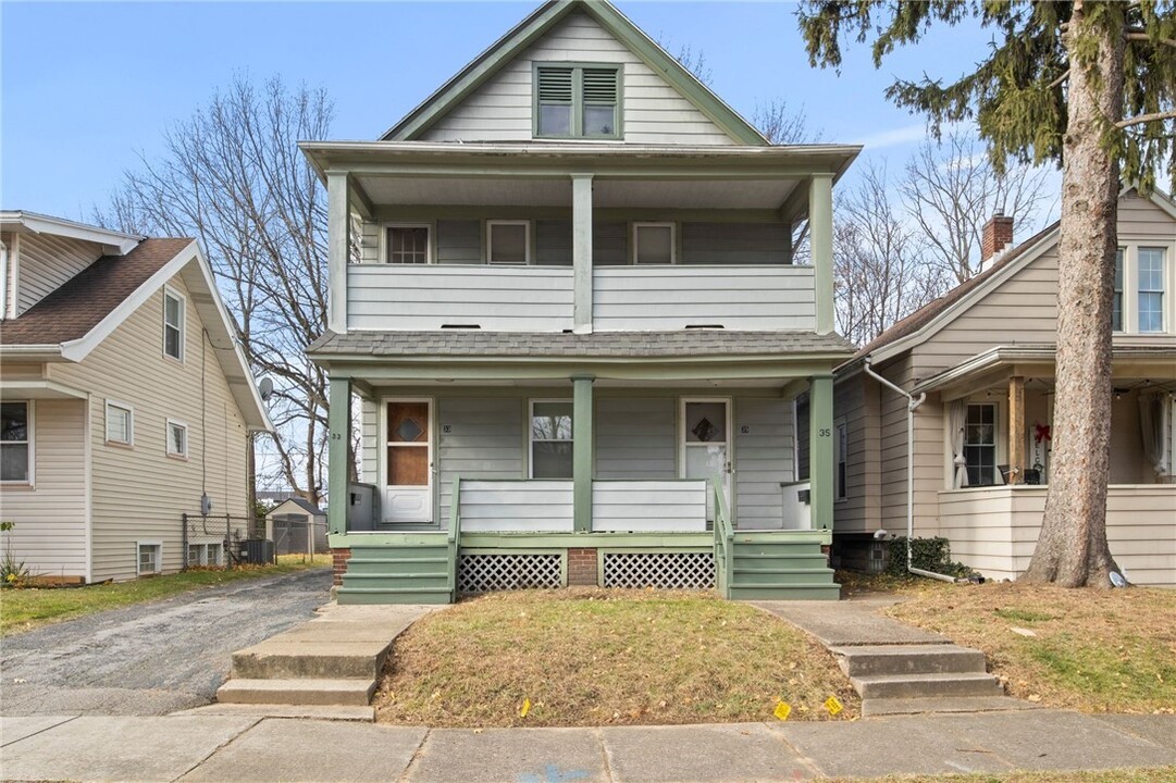 35 Coventry Ave, Unit Upper in Rochester, NY - Building Photo