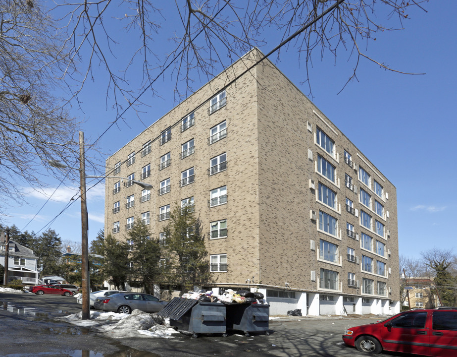 West House Apartments in Trenton, NJ - Building Photo